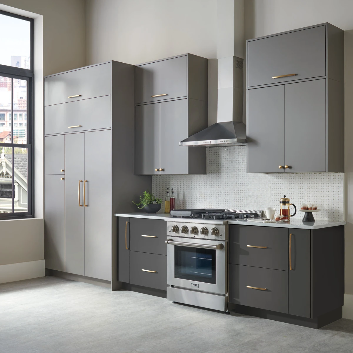 Atlas Homewares Lennox 7-9/16" (192mm) Center-to-Center Pull (Warm Brass) 3 Atlas Homewares Lennox 7-9/16" (192mm) Center-to-Center Pull (Warm Brass) - Image 3