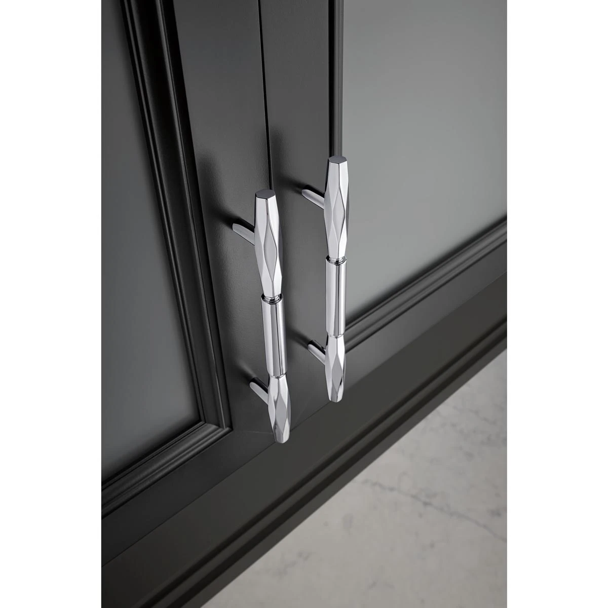 Top Knobs Regent's Park 12" (305mm) Center-to-Center Kingsmill Cabinet Pull (Polished Chrome) 4 Top Knobs Regent's Park 12" (305mm) Center-to-Center Kingsmill Cabinet Pull (Polished Chrome) - Image 4